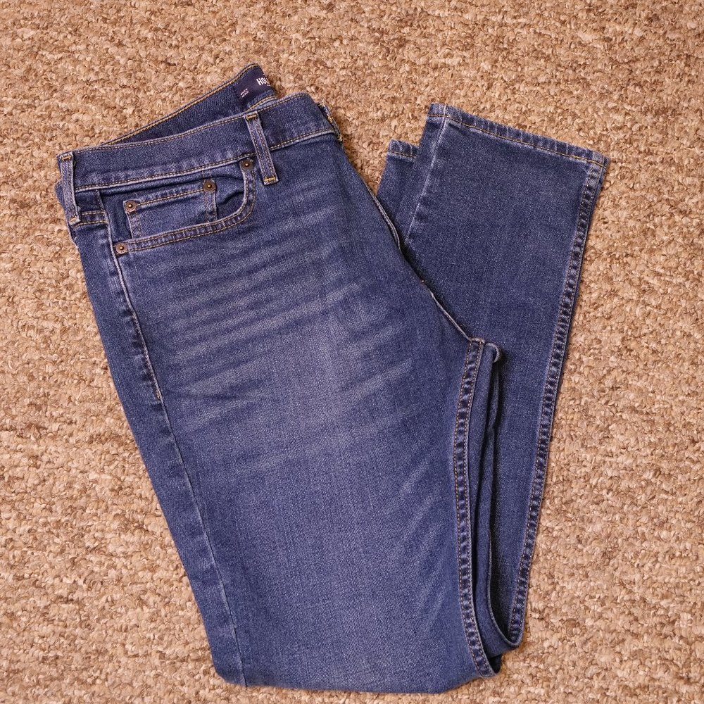 EUC Hollister 33x30 Skinny Jeans in Dark Blue